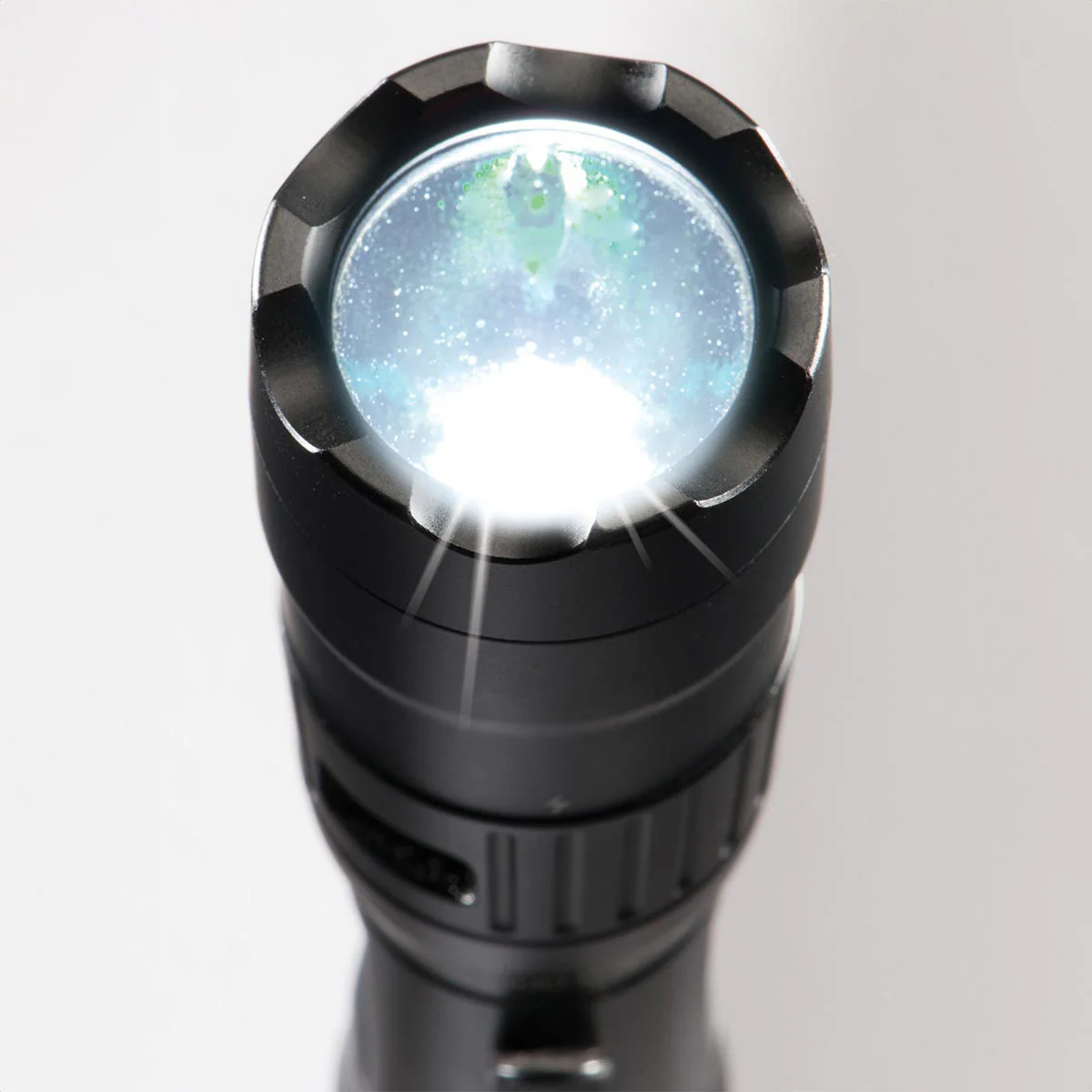 PELICAN 7600 TACTICAL FLASHLIGHT - Image 8